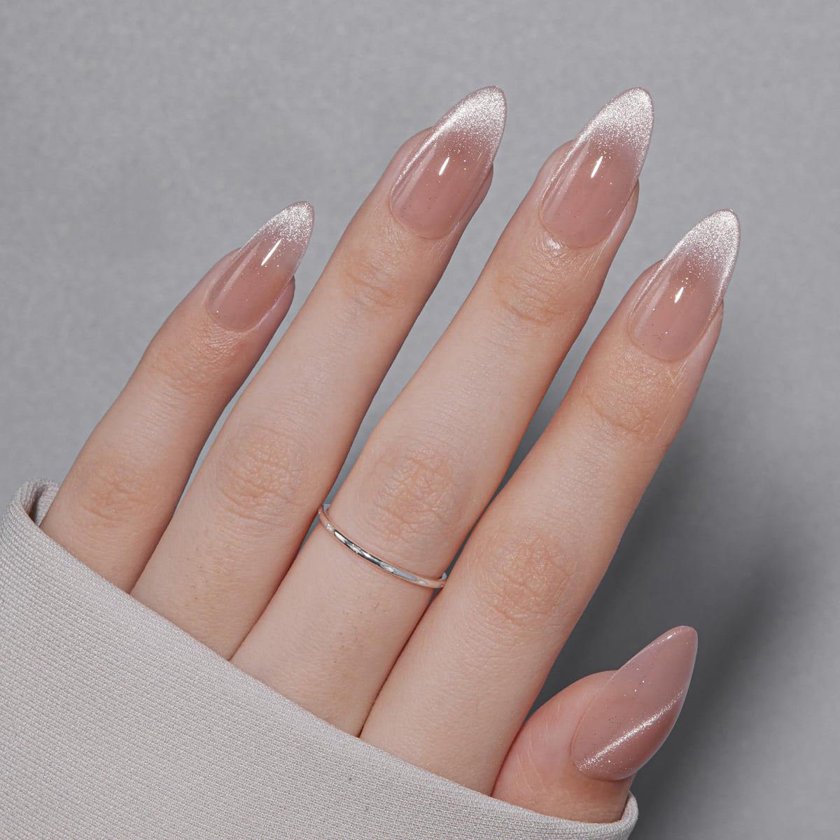 VSALON almond fullset displaying a sleek almond shape for quick glam