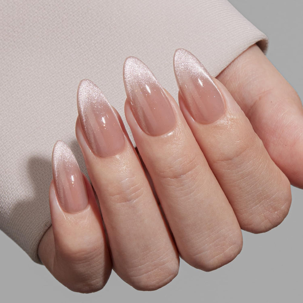 VSALON cat-eye nails close-up highlighting the shimmering effect