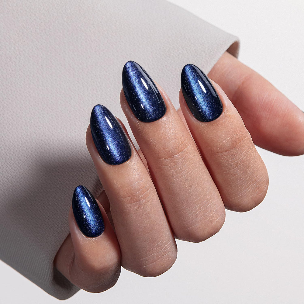 VSALON glue-on kit included for quick at-home nail glam