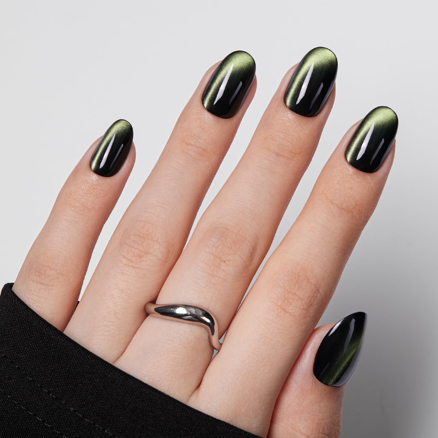 VSALON reusable gel glue-on nails support easy swaps and multiple uses.