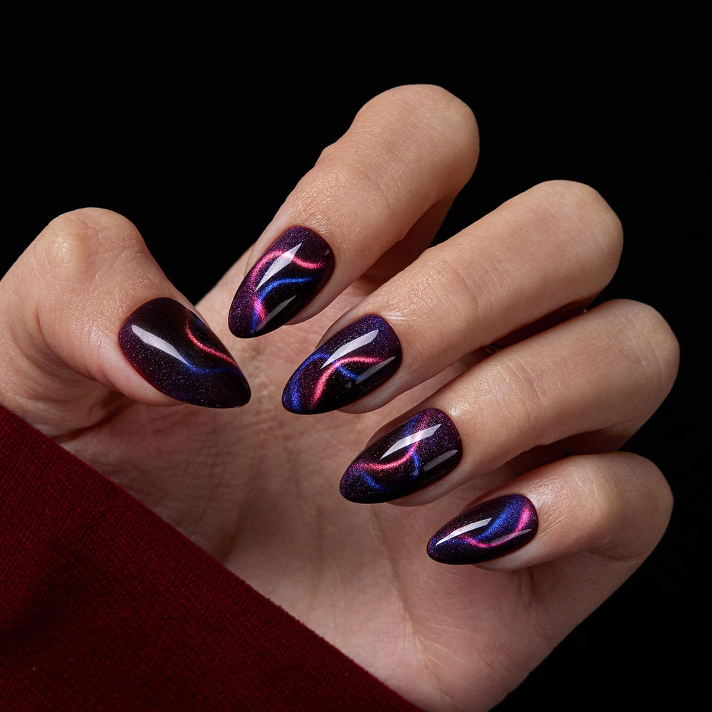 VSALON nails feature sparkle glow on cat-eye ribbons