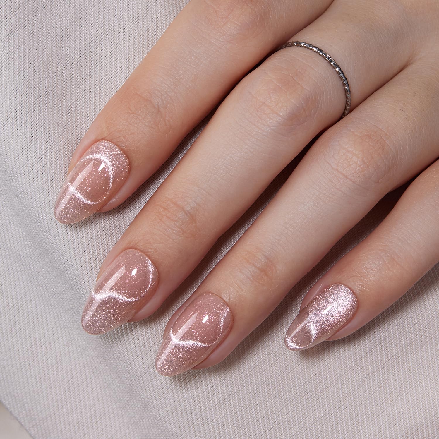 VSALON salon-quality shine on a high-gloss finish for professional results