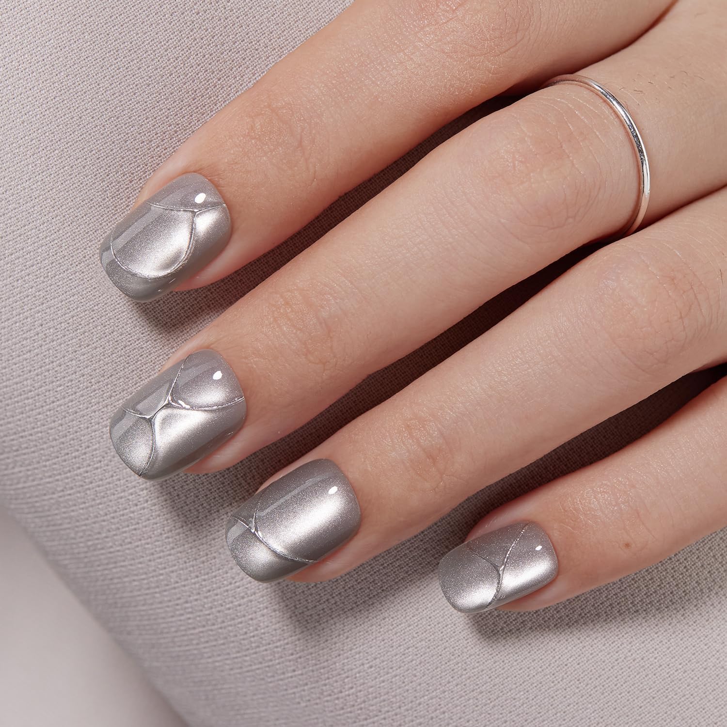 VSALON short square nails with silver gray cat eye gloss for a chic manicure.