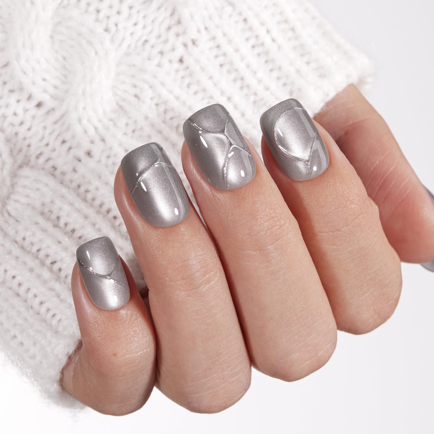 VSALON UV gel nail art with glass-like shimmer for a professional look.