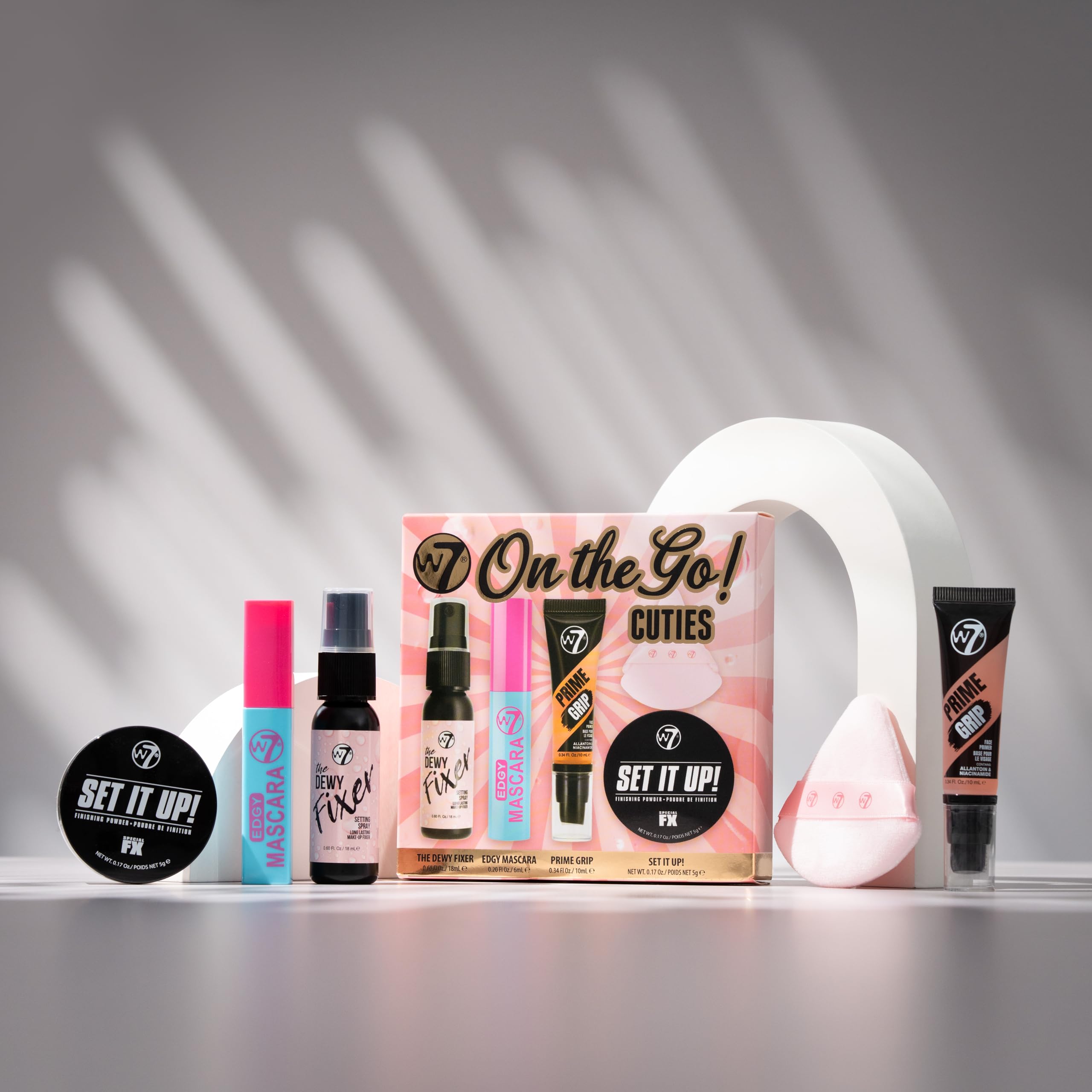 W7 On the Go Cuties loose powder compact controls shine throughout the day.