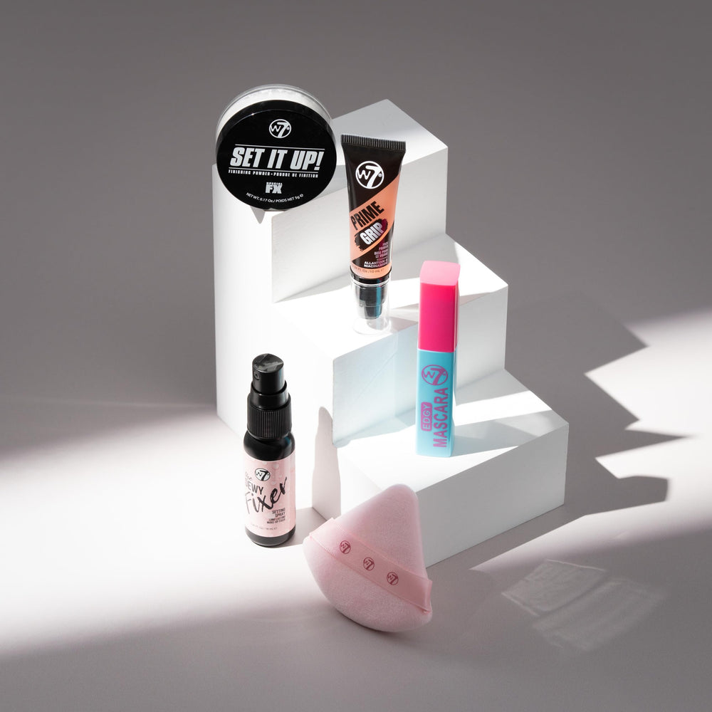W7 On the Go Cuties powder puff for smooth, even powder application.