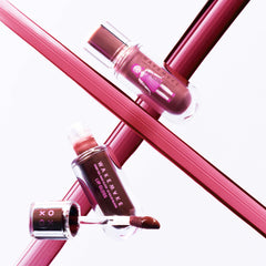 WAKEMAKE gloss pearl shimmer close-up with light-reflective finish