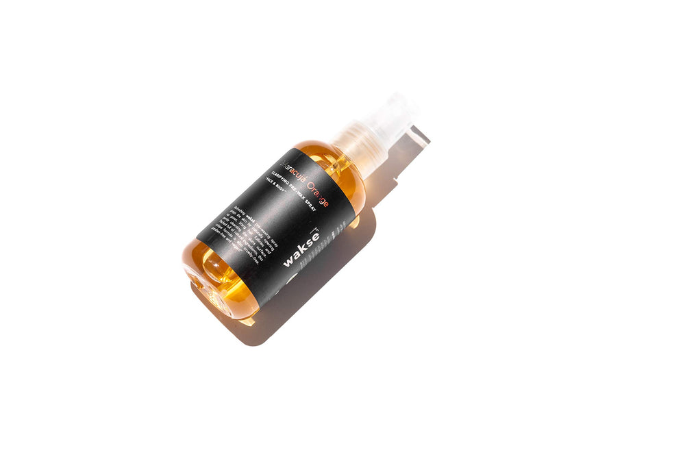 Wakse Maracuja Orange Pre-Wax spray in action lifts follicles for better wax adhesion.