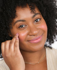 Wander Beauty Double Date eye gloss finish adds subtle shine to eyes.