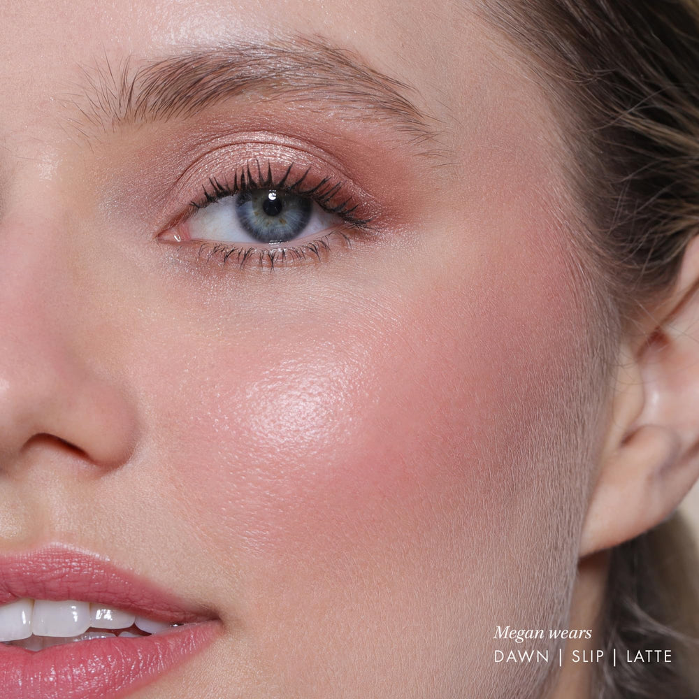 Wander Beauty In Neutral Dawn peach champagne shimmer brightening lid.