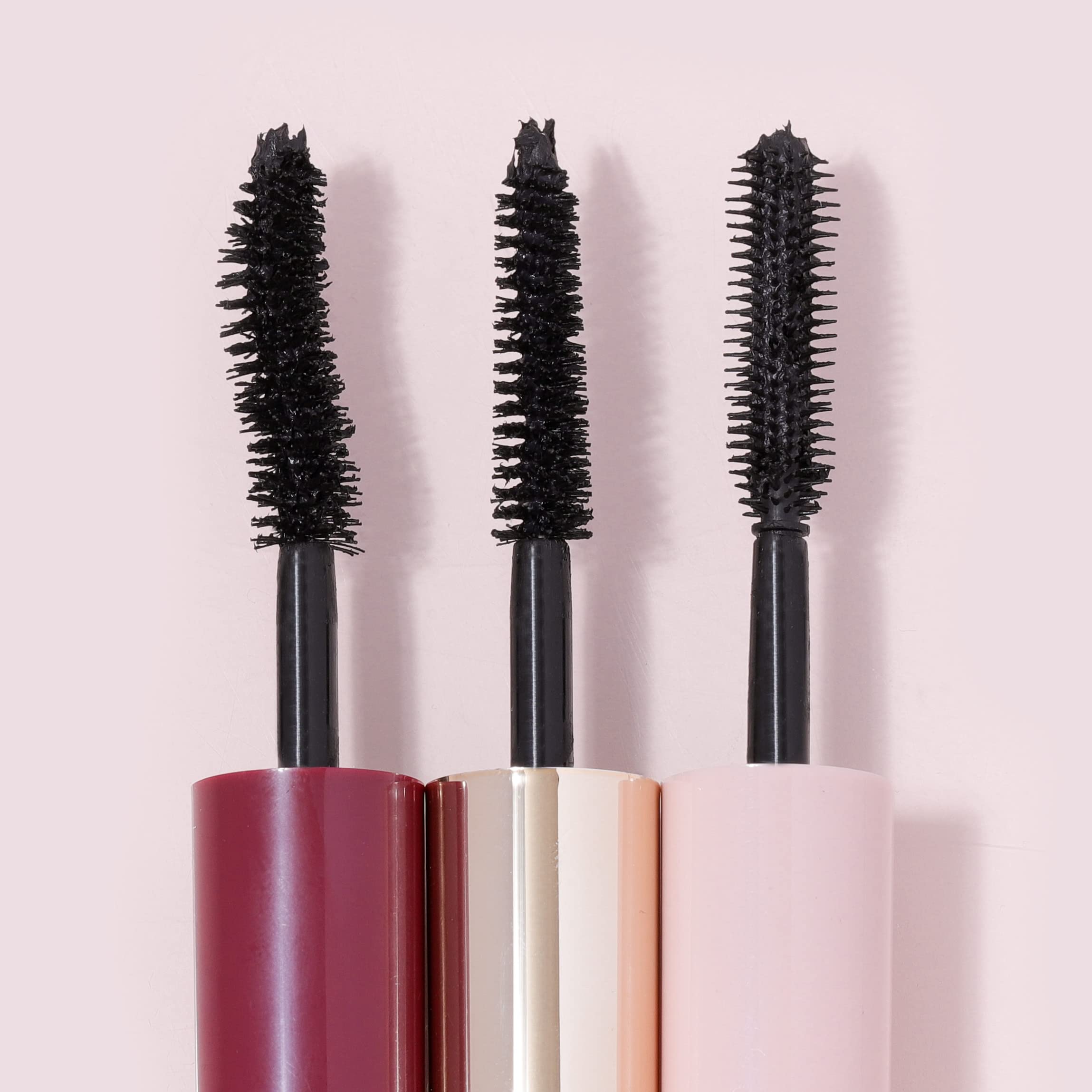 Wander Beauty Upgraded Lashes mini mascara delivering instant volume and fuller lashes.