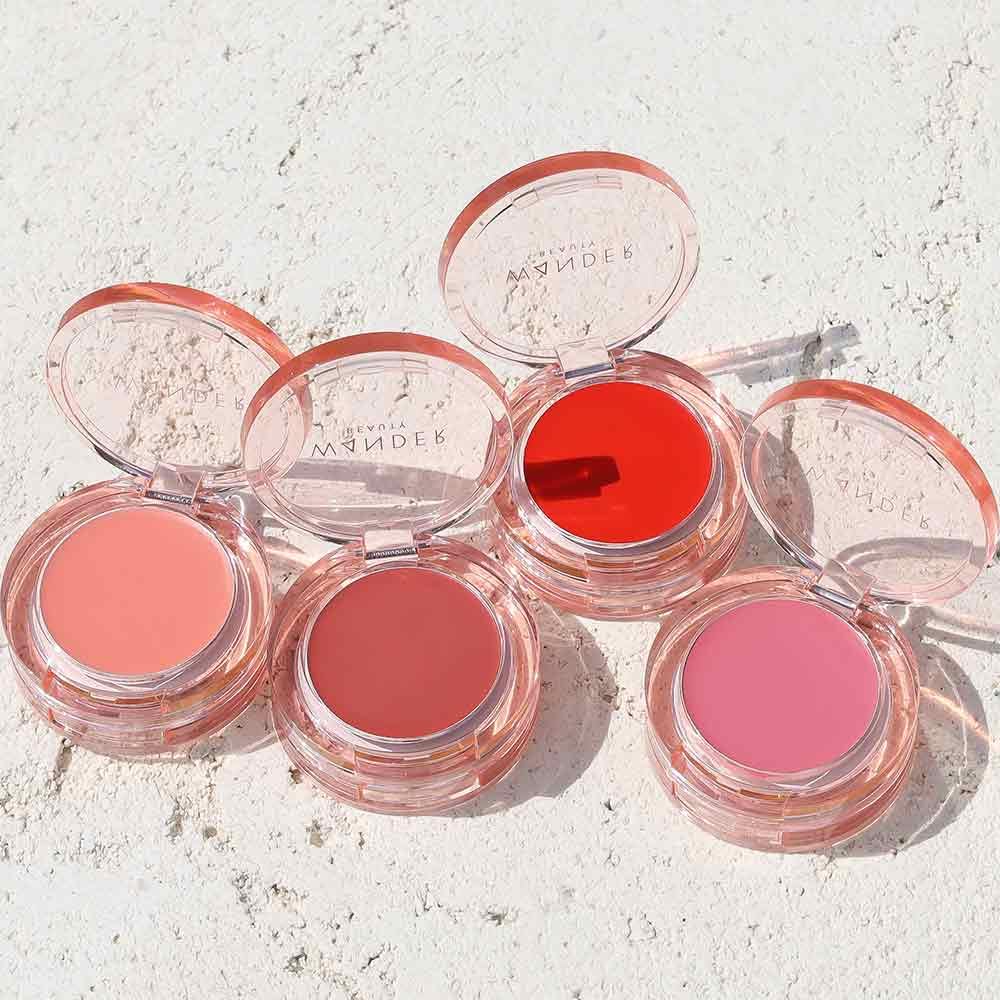 Wander Beauty on the go compact ideal for quick color touchups.