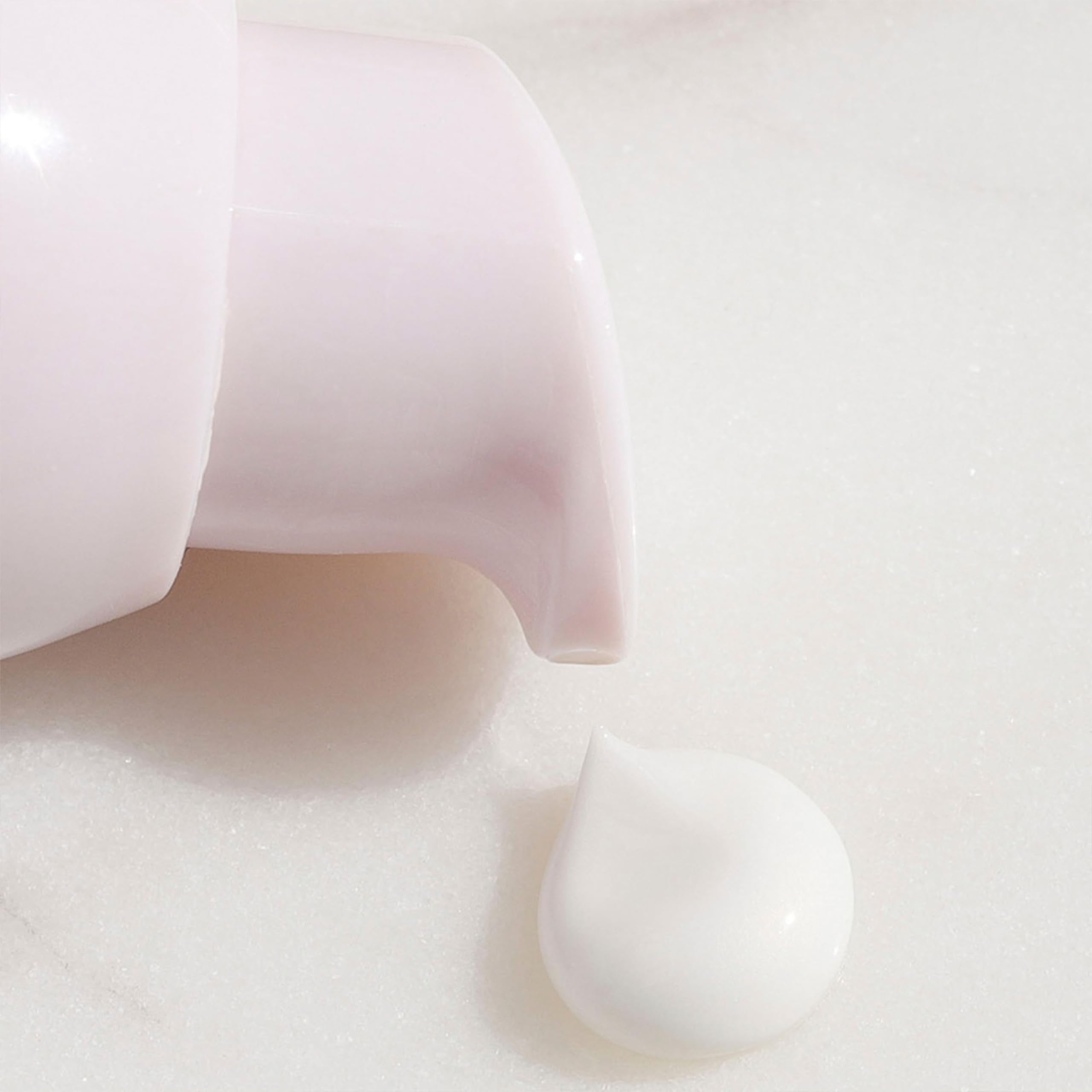 Wander Beauty Sight C-er niacinamide boosts tone and texture balance.