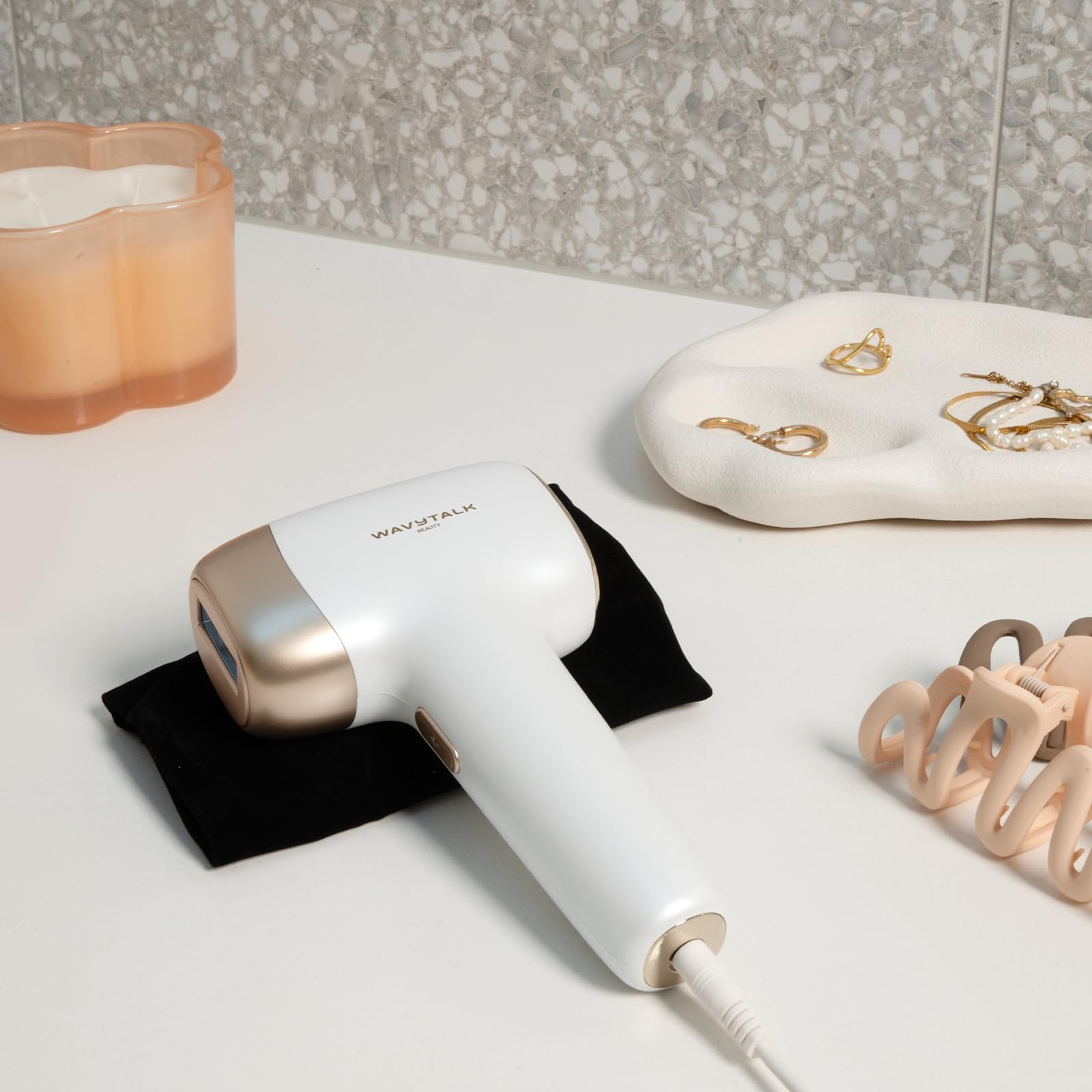 Wavytalk Bare It corded design ensures consistent power during treatment