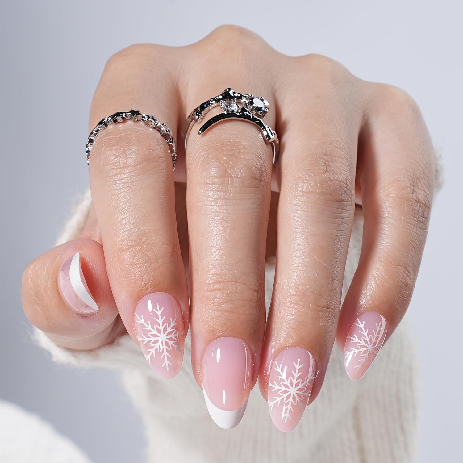 WiniBeauty Snowveil short almond nails with French tip for winter style