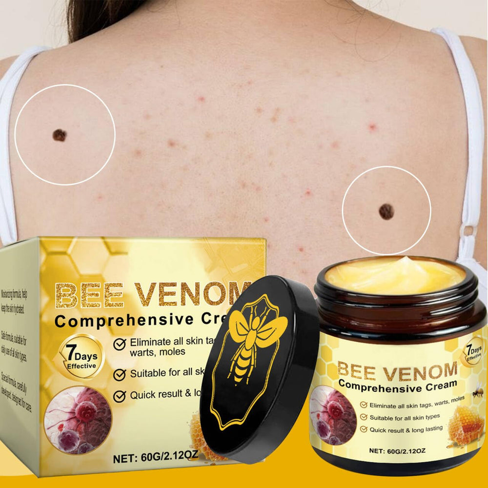 Wlecoso Bee Venom Cream texture swatch highlighting smooth, moisturizing feel.