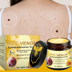 Wlecoso Bee Venom Cream texture swatch highlighting smooth, moisturizing feel.