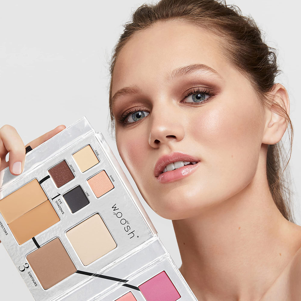 Woosh Beauty compact portable, facile à glisser dans le sac.