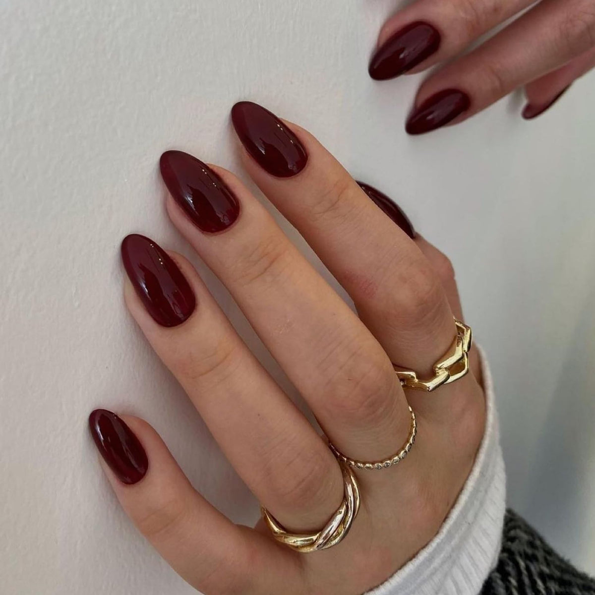 XCREANDO Burgundy wine red press-on nails with glossy finish for everyday wear
