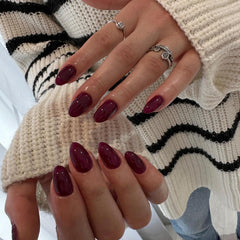 XCREANDO Glue-on nails demonstrate easy adhesion with jelly adhesive