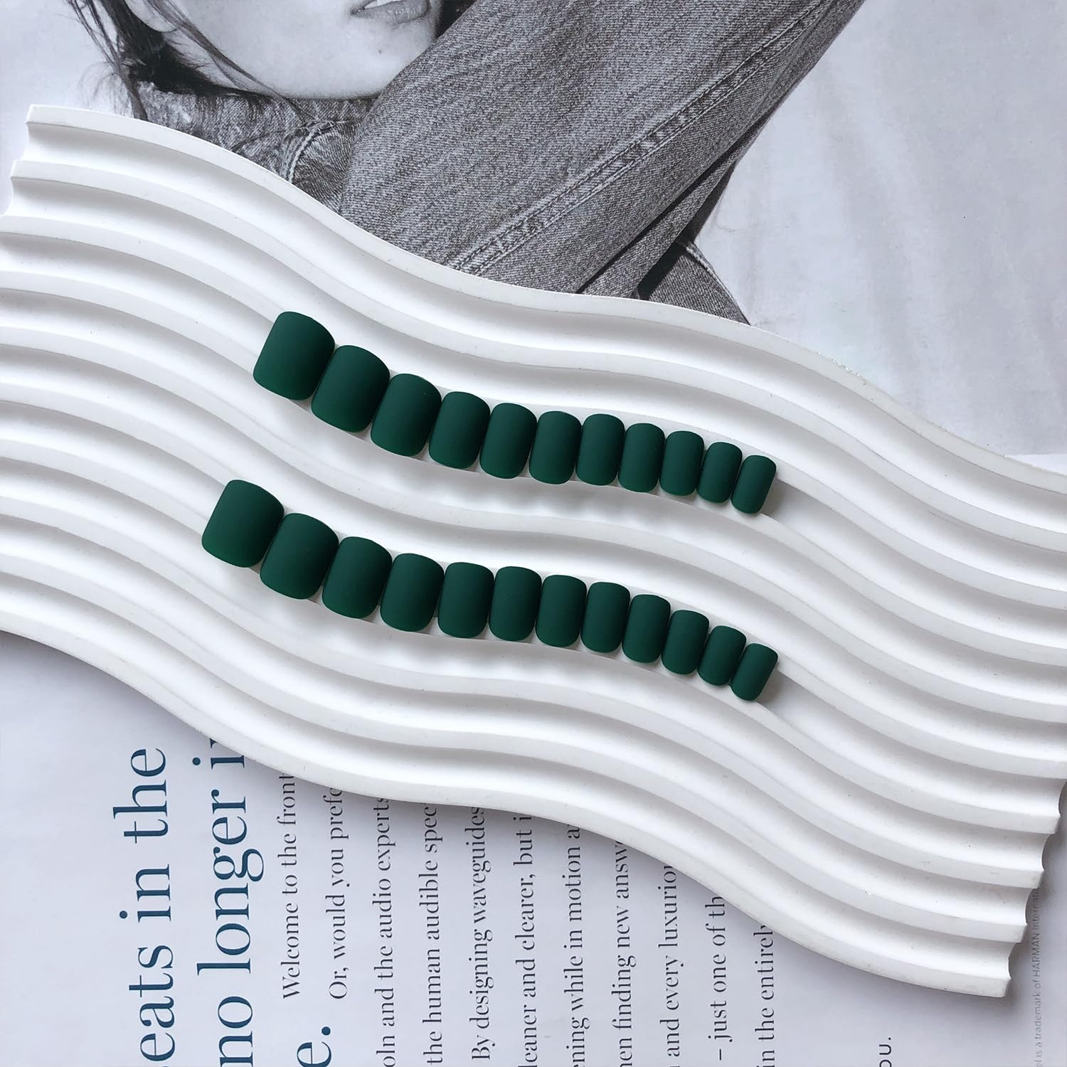XCREANDO Matte Emerald Green press-on nails matte finish for a modern look