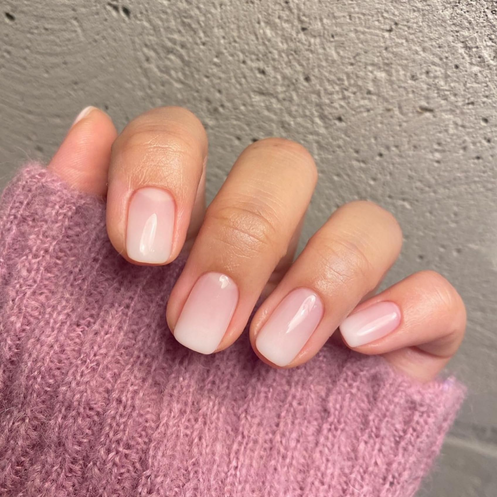 XCREANDO Ombre Pink nails short square set for durable, reusable wear.