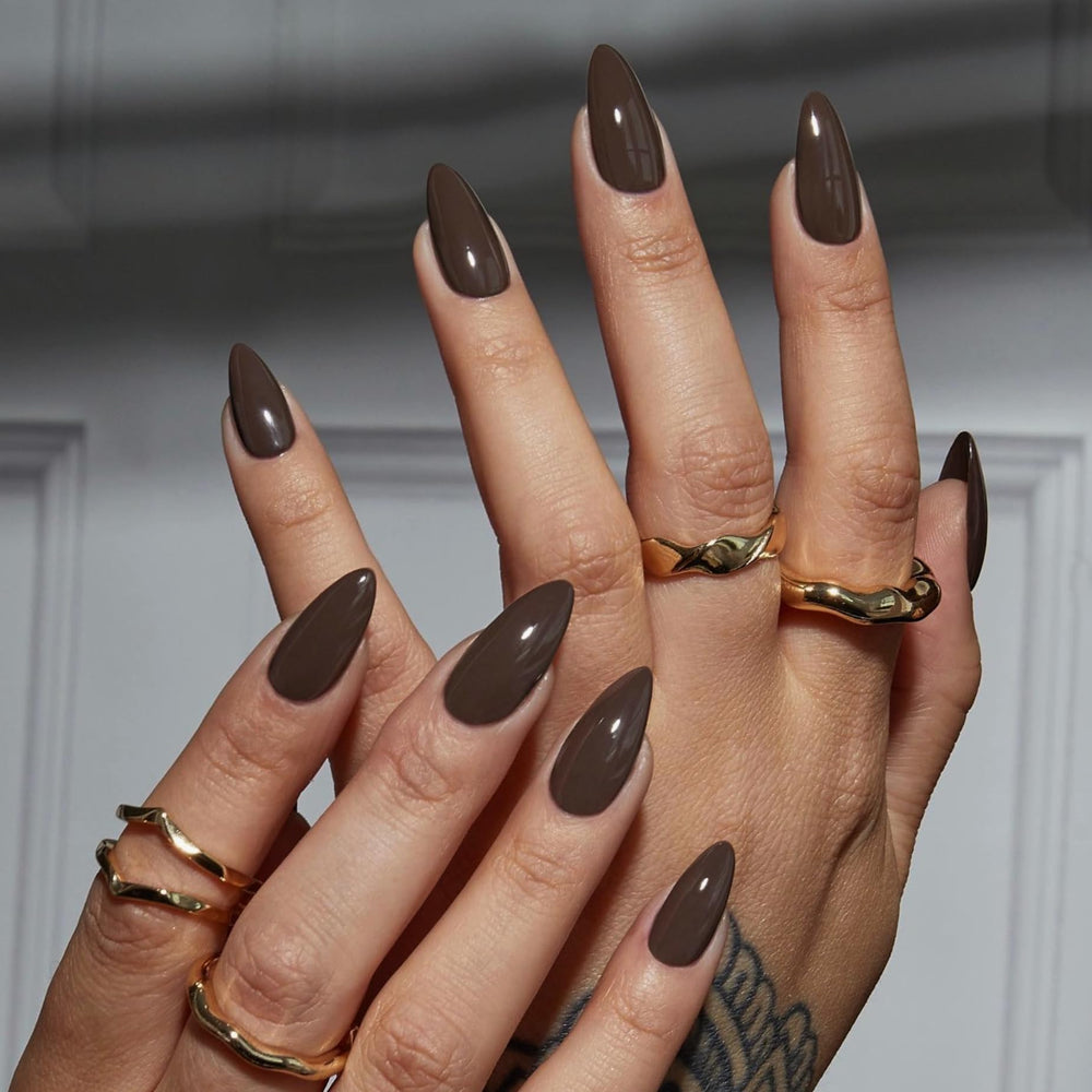 XCREANDO stiletto press-on nails for quick style upgrade at home.
