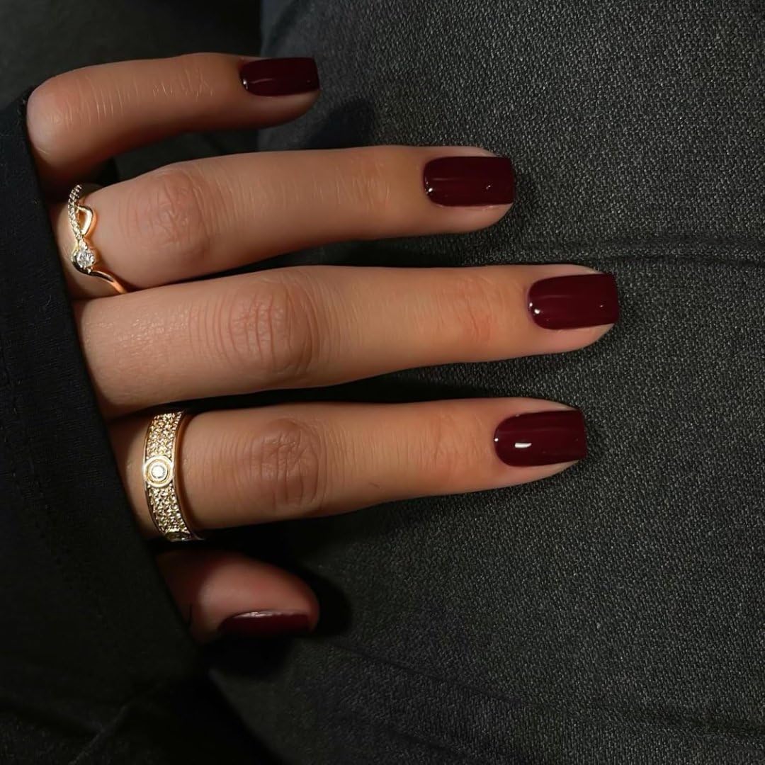 XCREANDO Wine Dark Red short square nails with rich color and glossy finish for everyday wear.