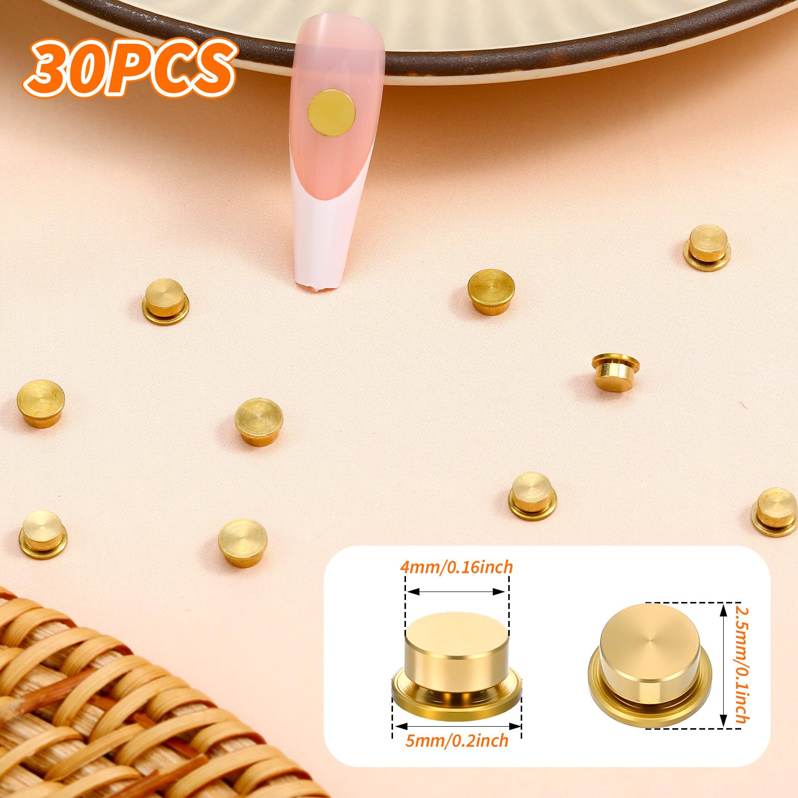 Xelsluthe rotating nail charm bearing in gold adds dynamic movement.