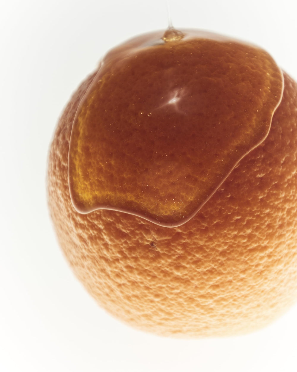 Close-up on XOUL gel droplets signaling hydration for soft skin.