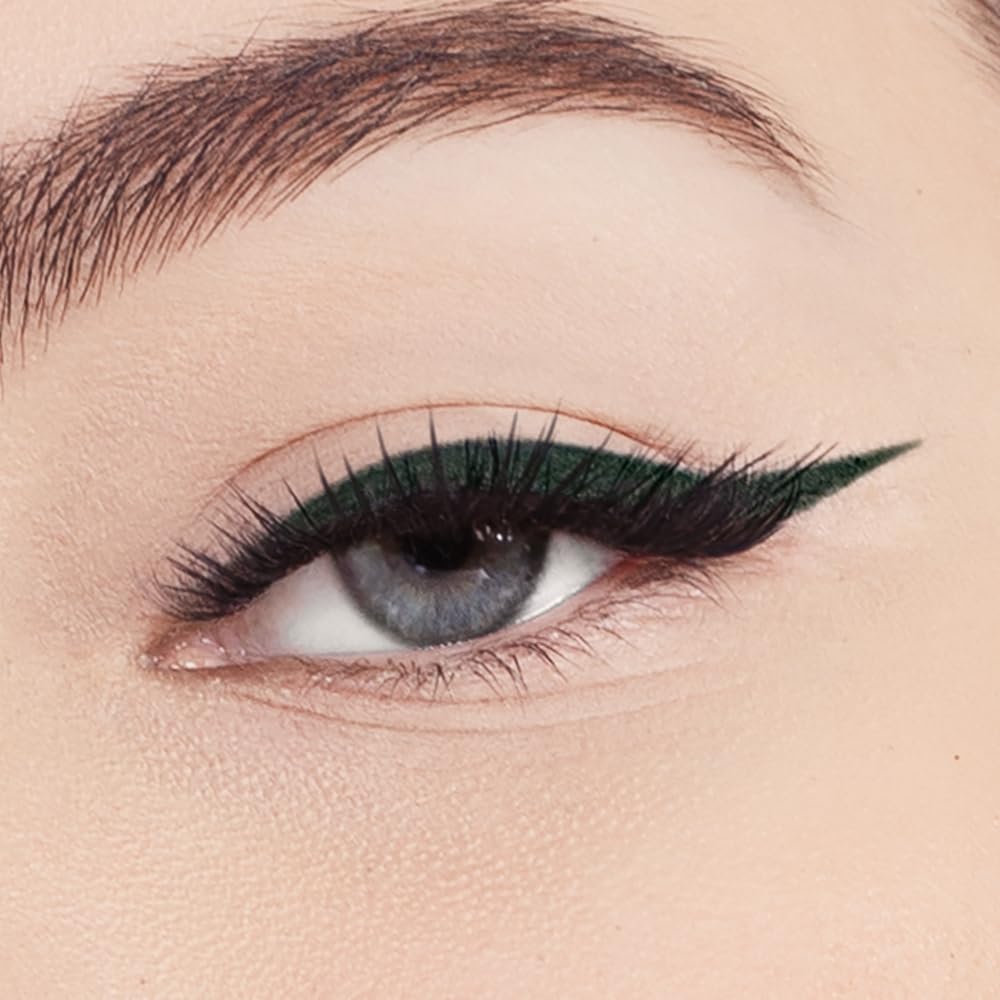 Xtreme Lashes GlideLiner included sharpener ensures sharp lines.