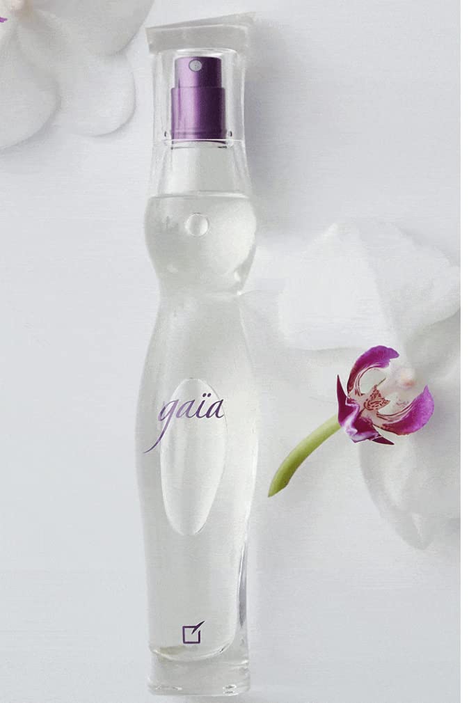 Yanbal Gaia bottle front view, timeless design for daily wear and confident impressions.
