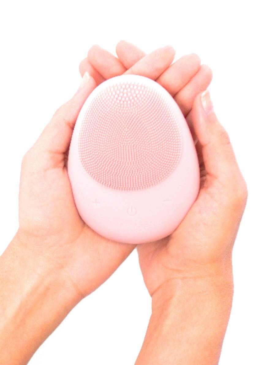 Yasmeen Sonic Brush used in the shower demonstrating waterproof design