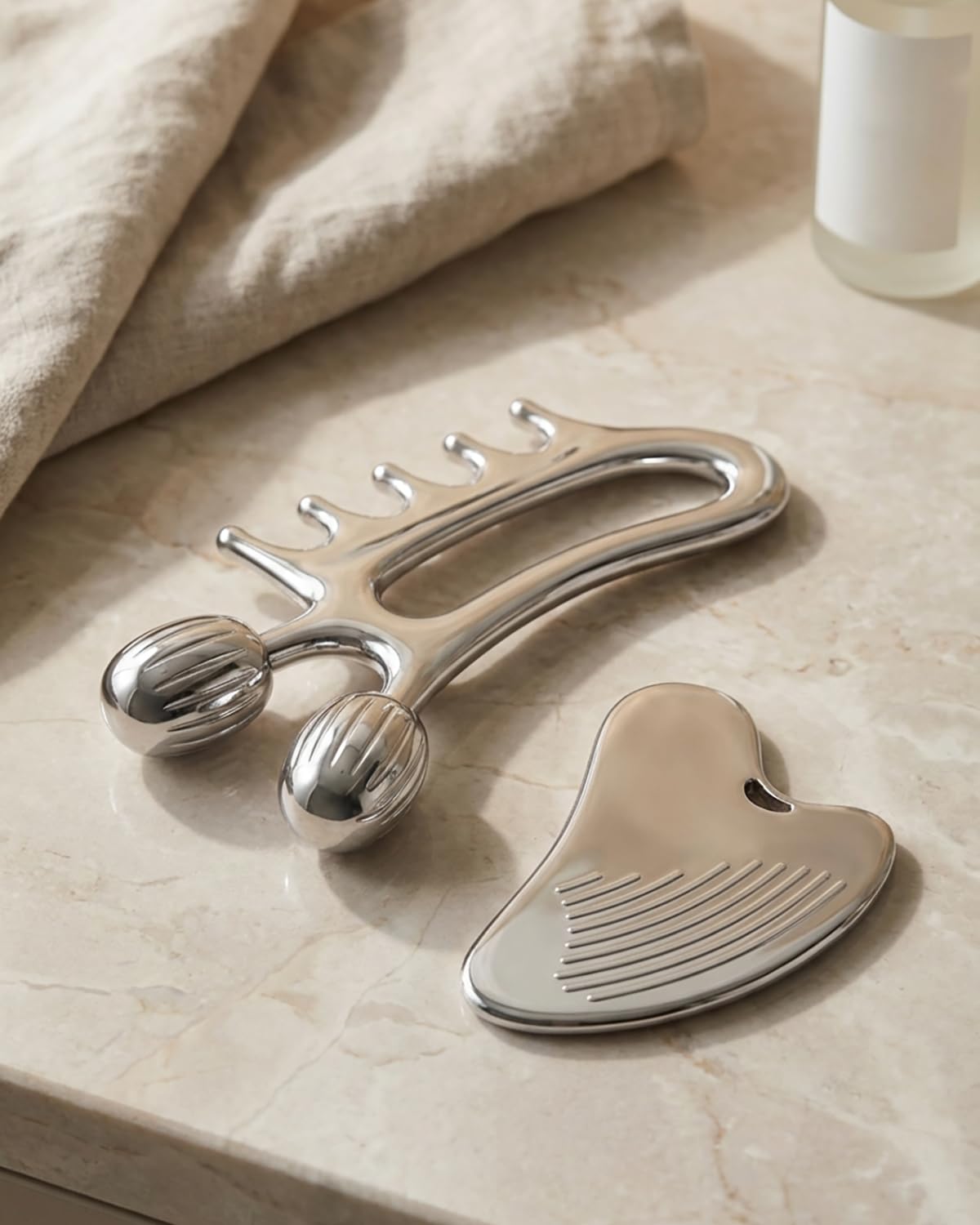 Yeamon metal handled roller design for comfortable grip during massage