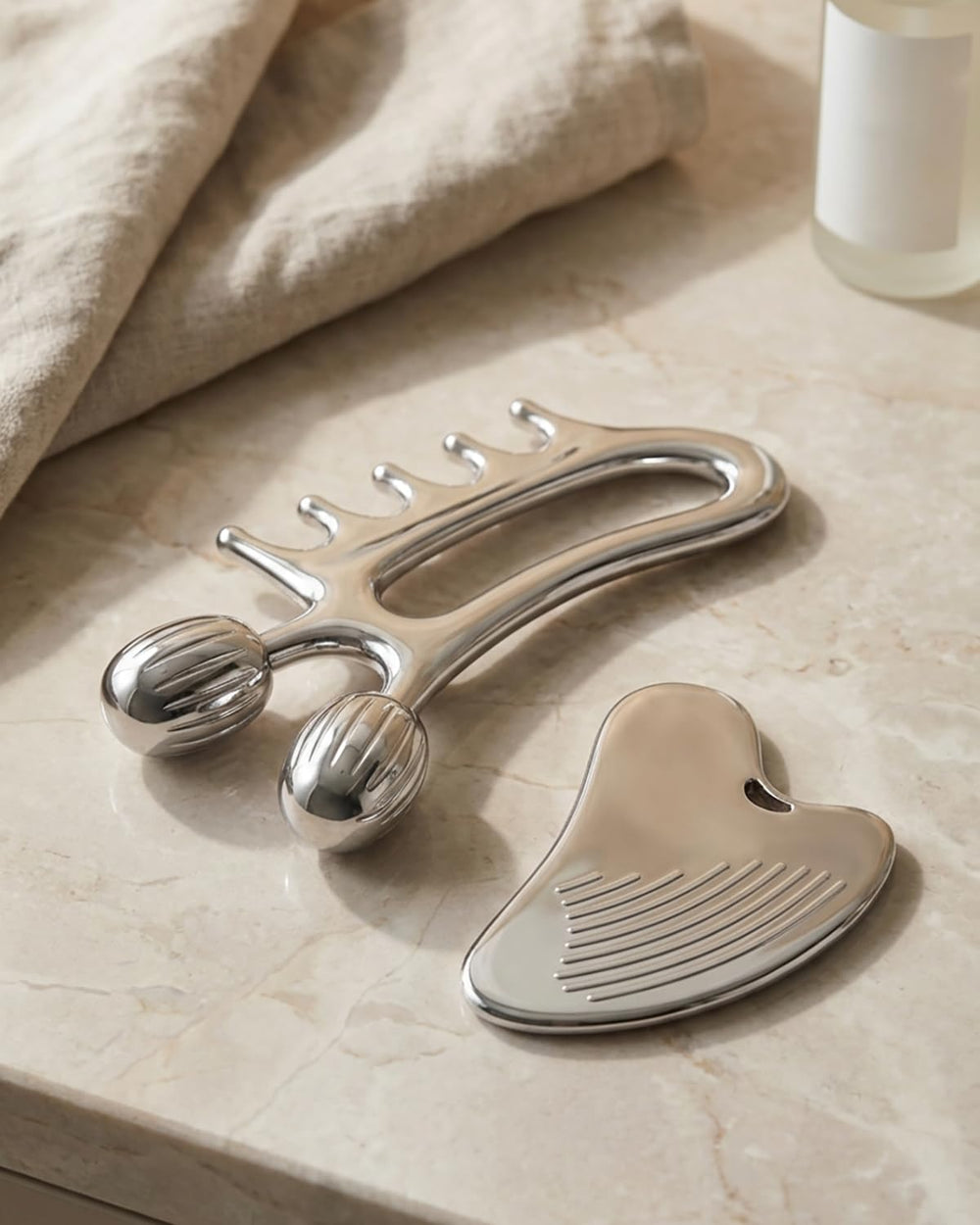 Yeamon metal handled roller design for comfortable grip during massage