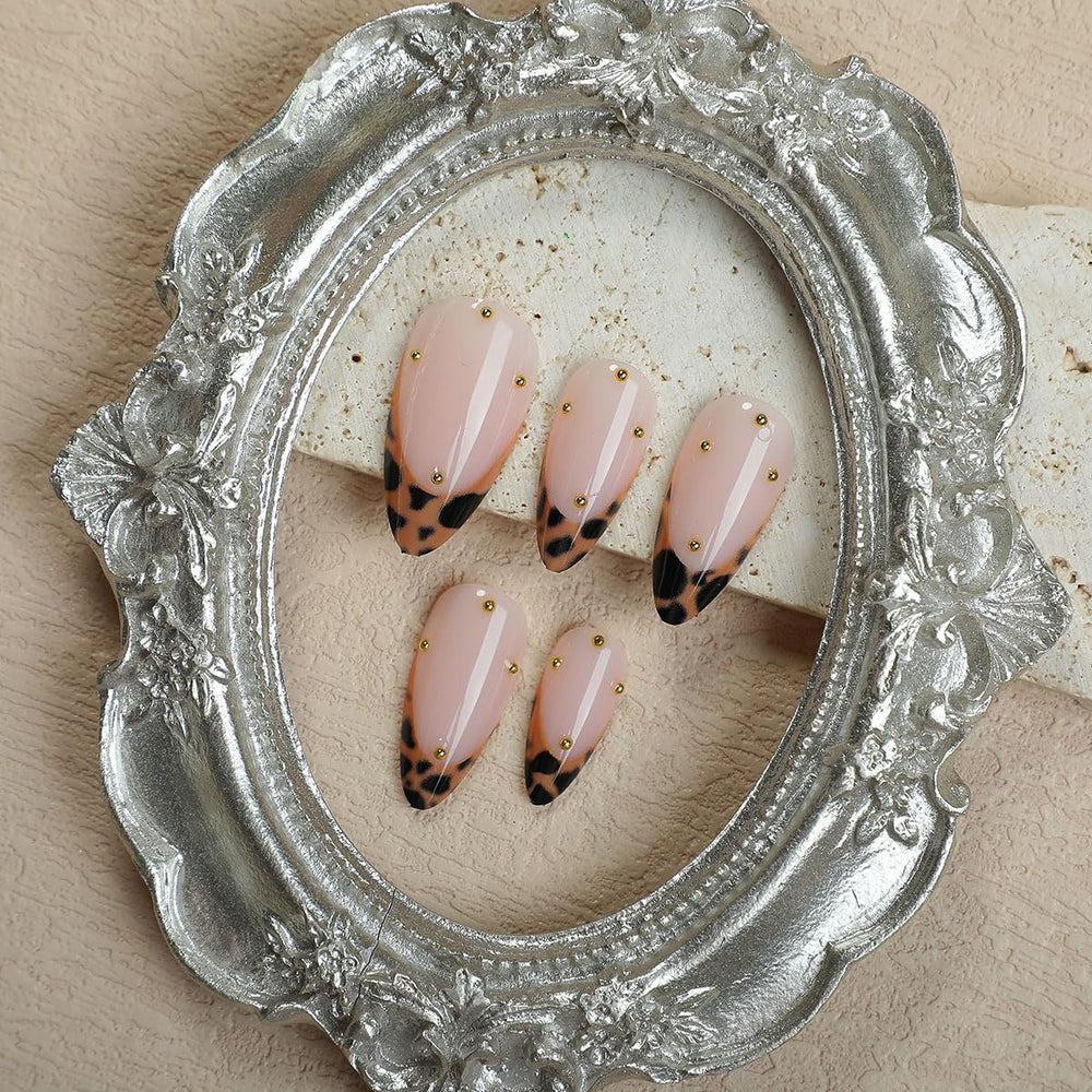 YEFIUO glossy short almond nails in leopard style