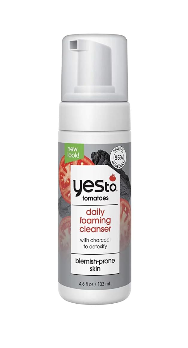 Yes To Tomatoes activated charcoal closeup describes powerful natural detox benefits for blemish-prone skin.
