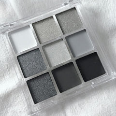 Yeweian Black Smokey Eyeshadow Palette swatches reveal versatile cool tones for day-to-night looks.