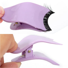YiQiYi silicone-tip lash clip close-up showing protective design for sensitive eyelids.