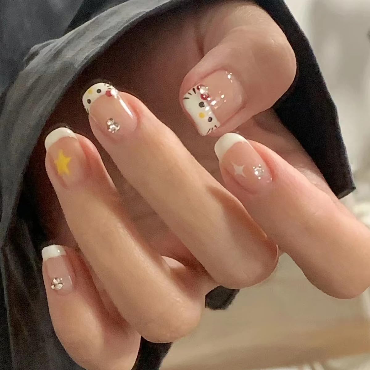 YKZFUI 24pcs French tip press-on nails with stars for quick chic nails