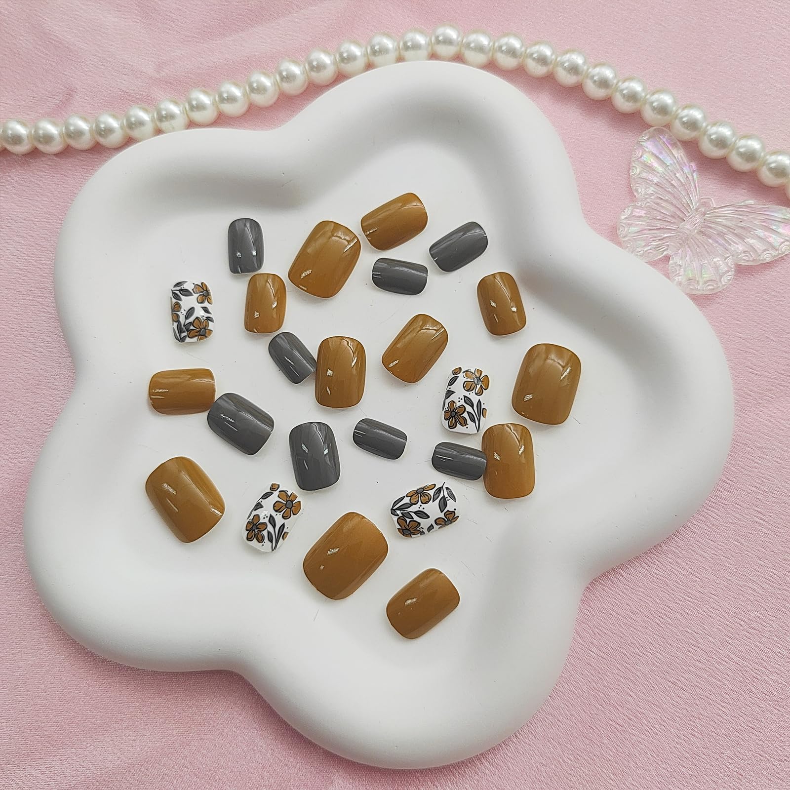 YOJIATOP 24 piece nail set displayed for daily wear