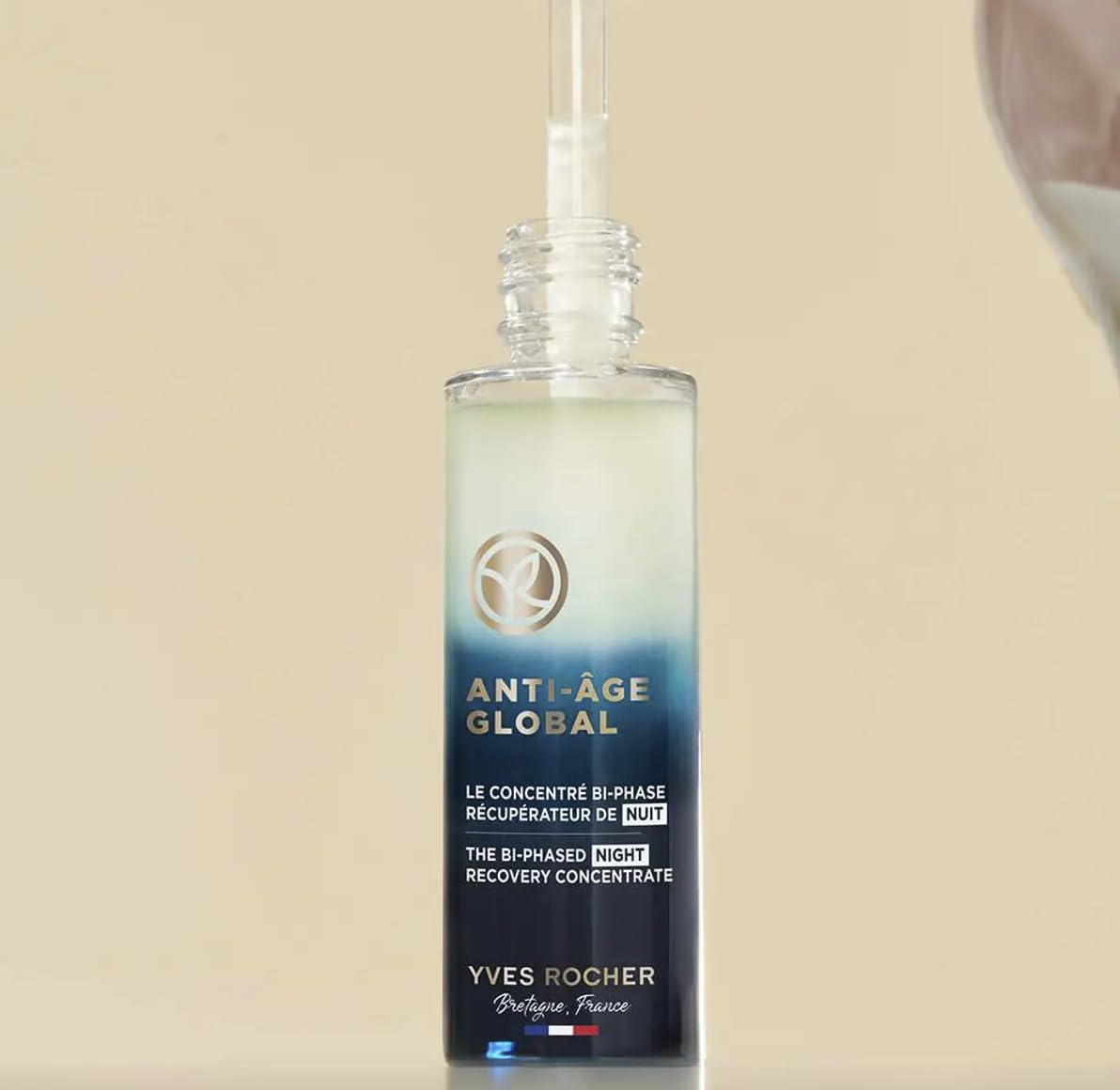Yves Rocher application scene with a few drops on cleansed skin.