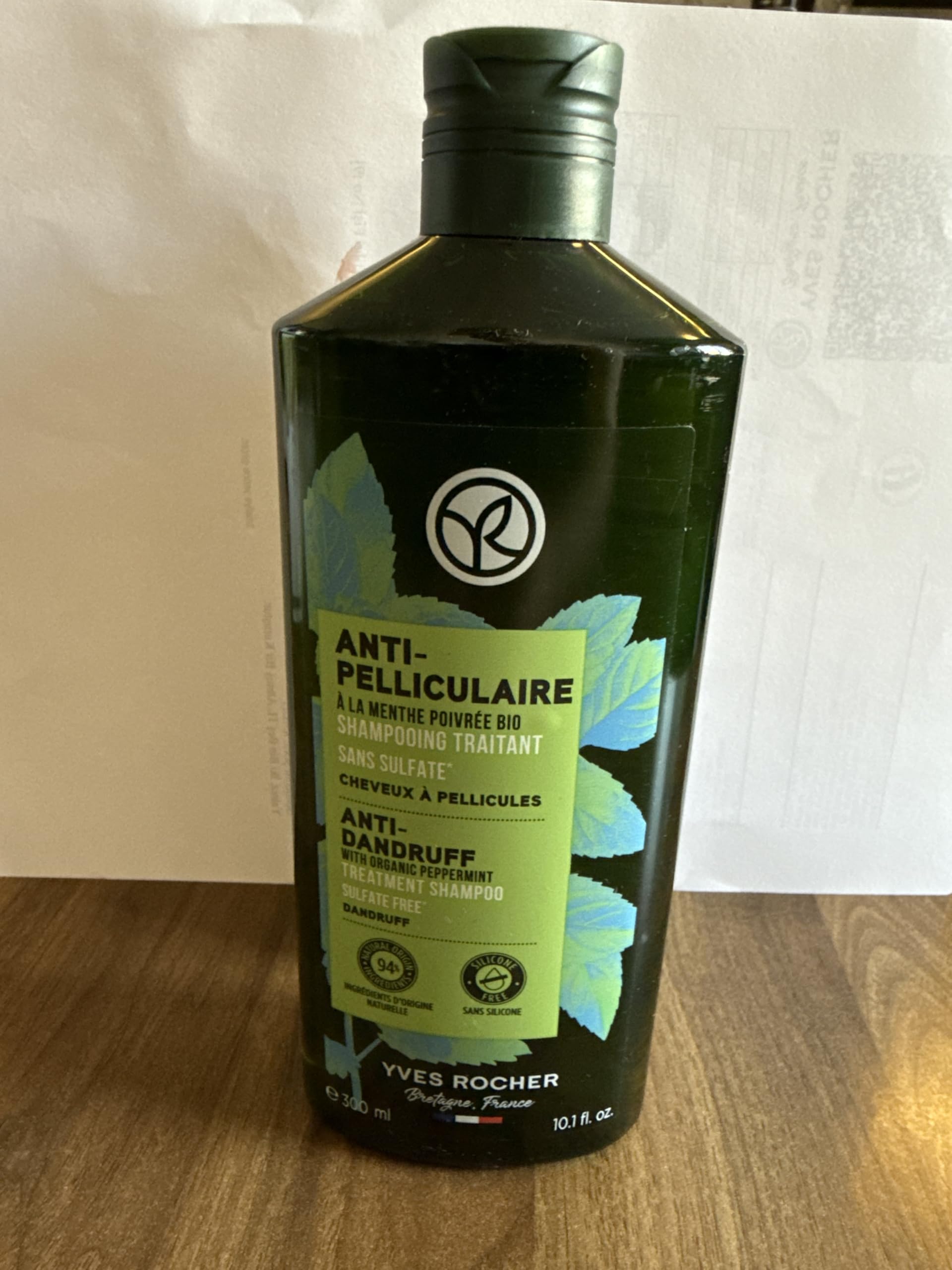 Recycling icon and Yves Rocher bottle promote sustainable packaging