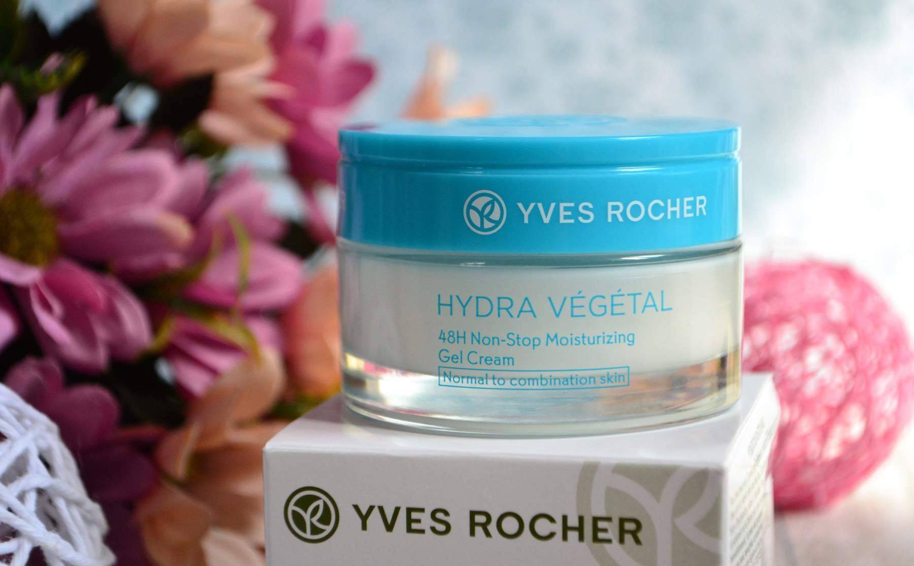 Yves Rocher Hydra Vegetal gel cream botanical formula highlight natural moisturization.