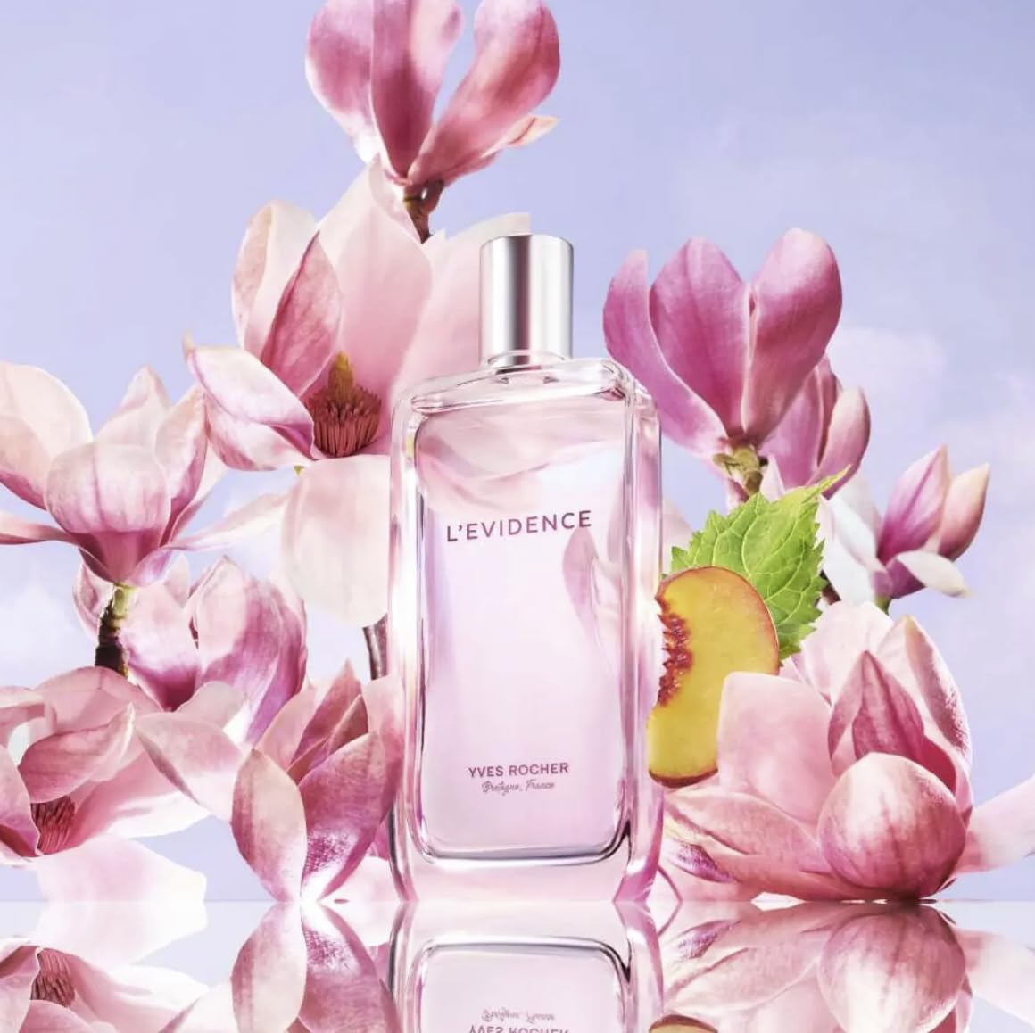 Close-up of magnolia, peach, and patchouli notes in Yves Rocher L’Evidence