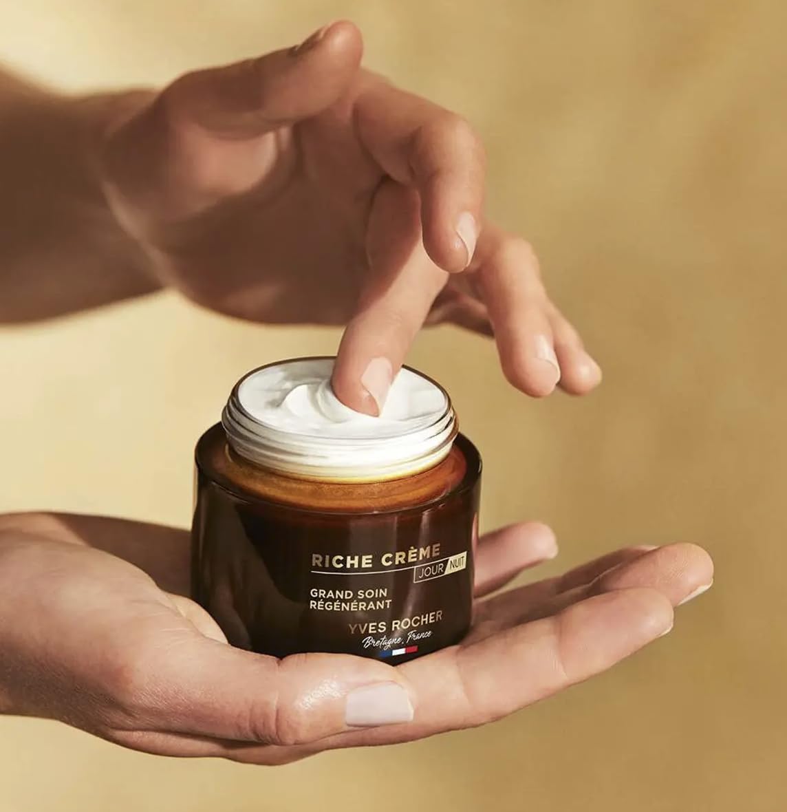 Yves Rocher Riche Creme highlights 91 percent natural-origin ingredients.