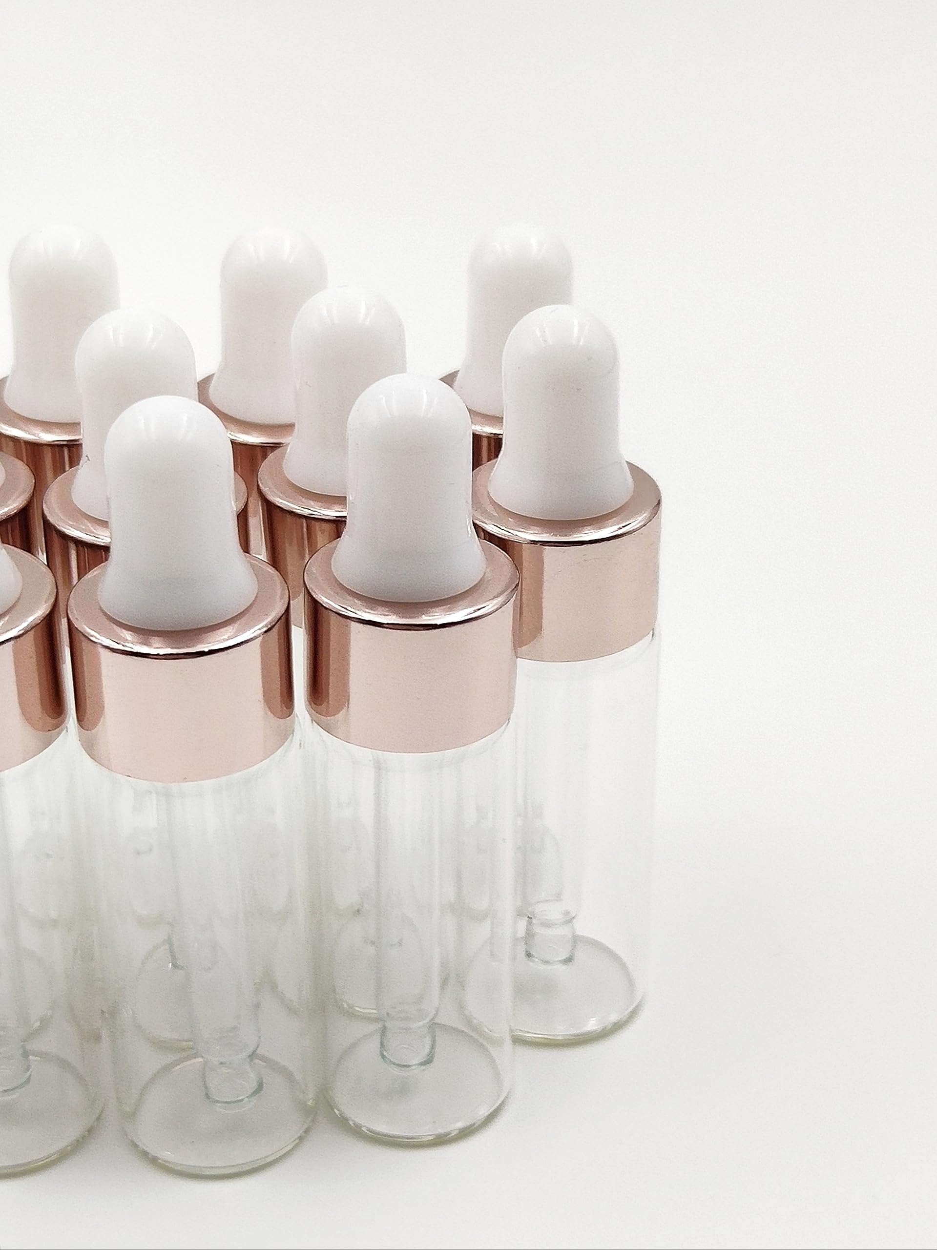 YYNGJCK bottles with lids providing a secure, leak-proof seal