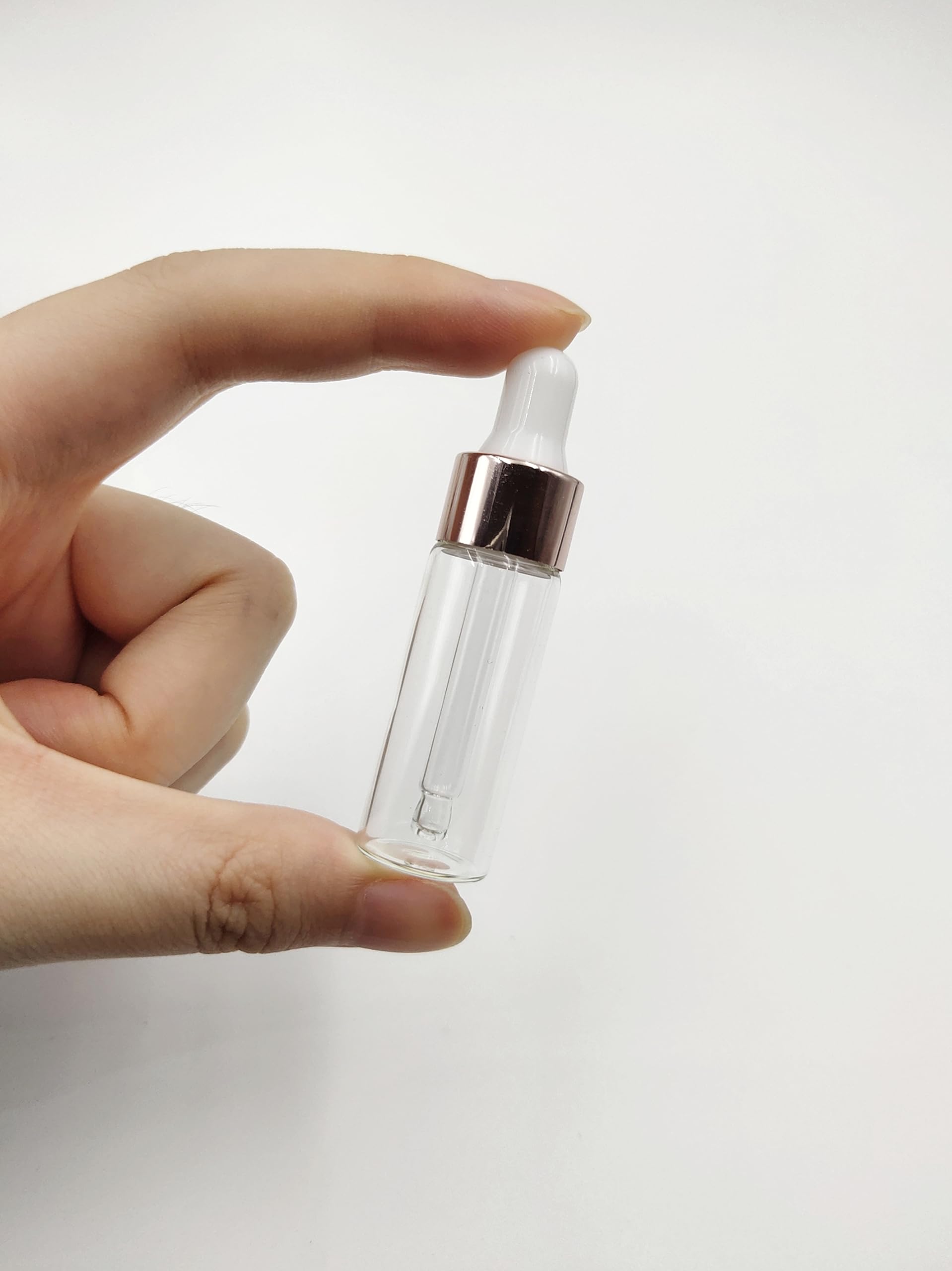 YYNGJCK elegant glass design enhances workstation aesthetics
