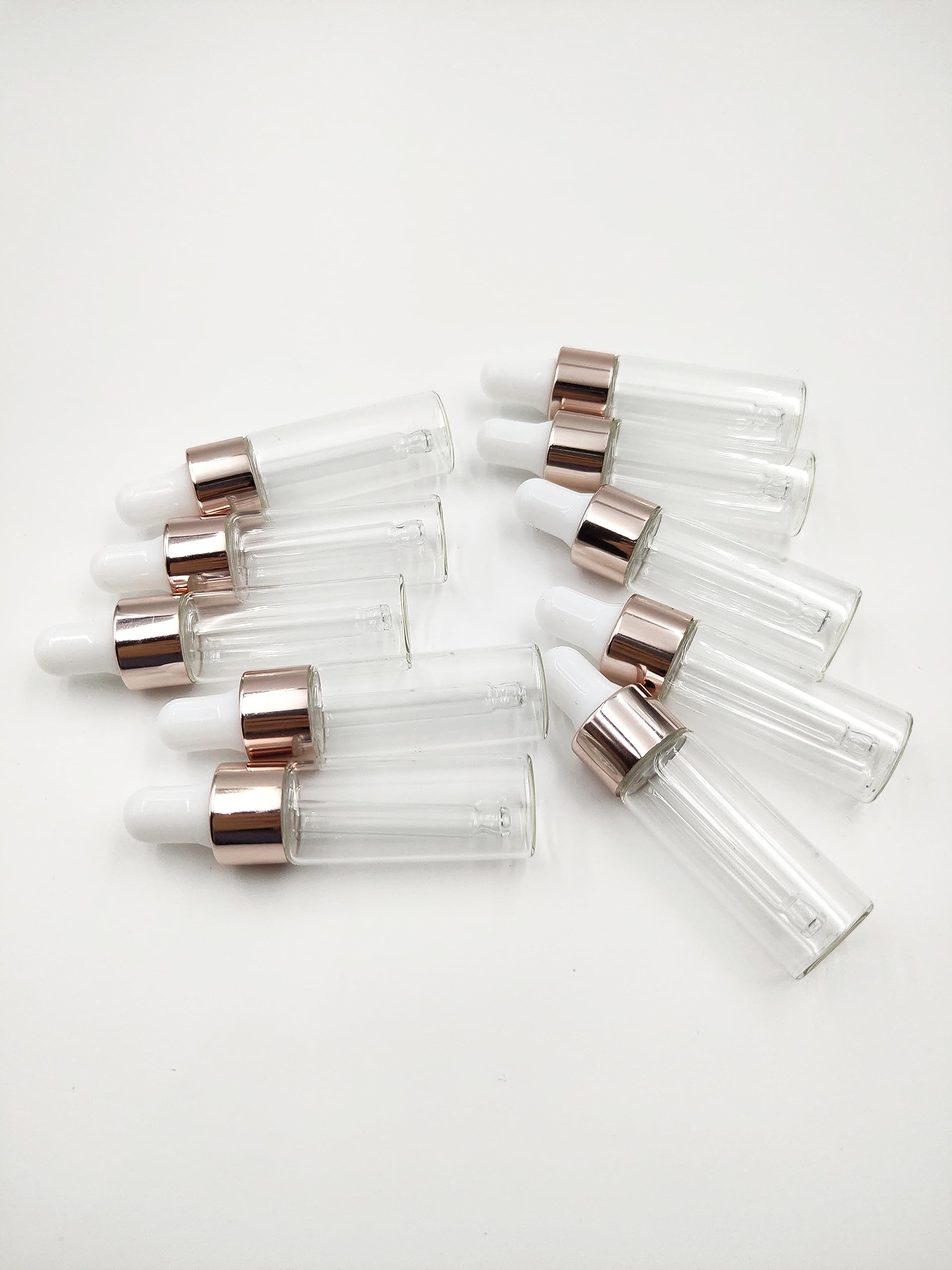 YYNGJCK glass dropper in use enabling controlled liquid measurement