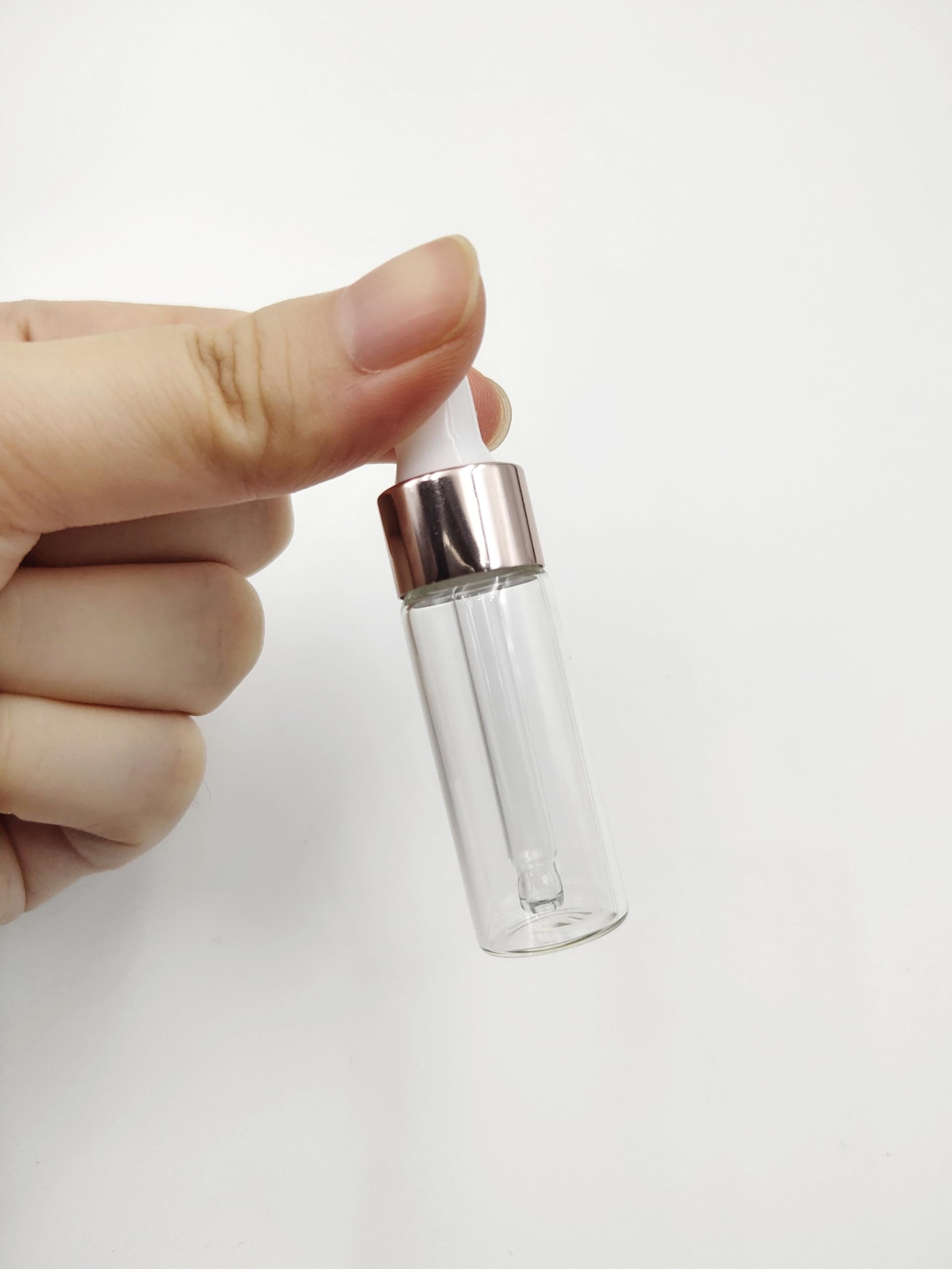 YYNGJCK packaged dropper bottles displayed on a dresser